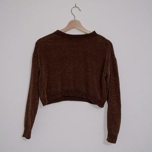 Social Scene I Sleeved Crop top